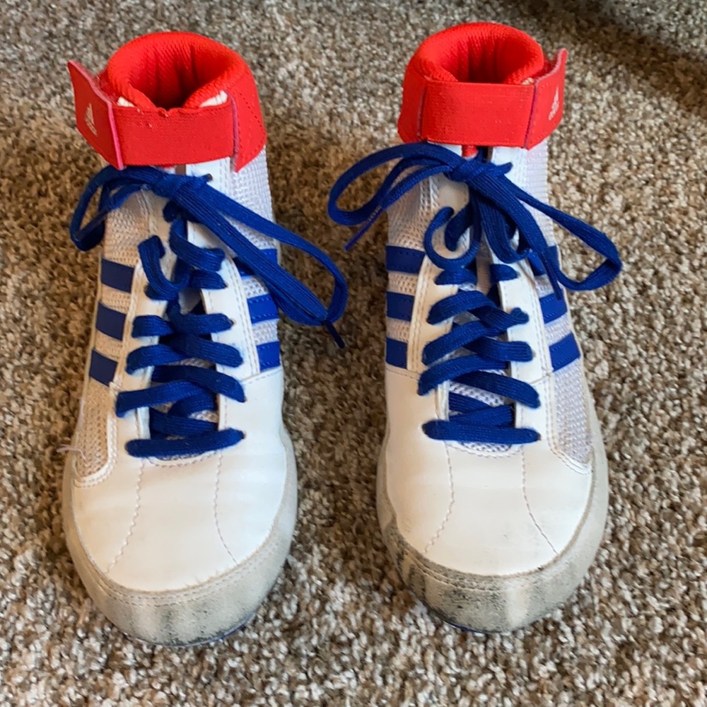 Boys sz 2 Adidas wrestling shoes. Great condition.